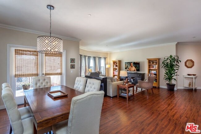 property at 1862 S Bentley Ave