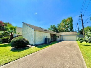 7743 Portal Dr in Houston, TX - Building Photo - Building Photo