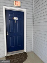 3175 Summit Square Dr in Oakton, VA - Building Photo - Building Photo