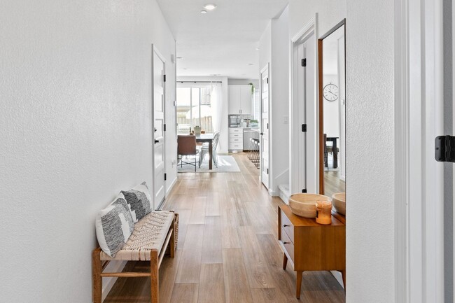 894 Fulton Way in Hollister, CA - Building Photo - Building Photo