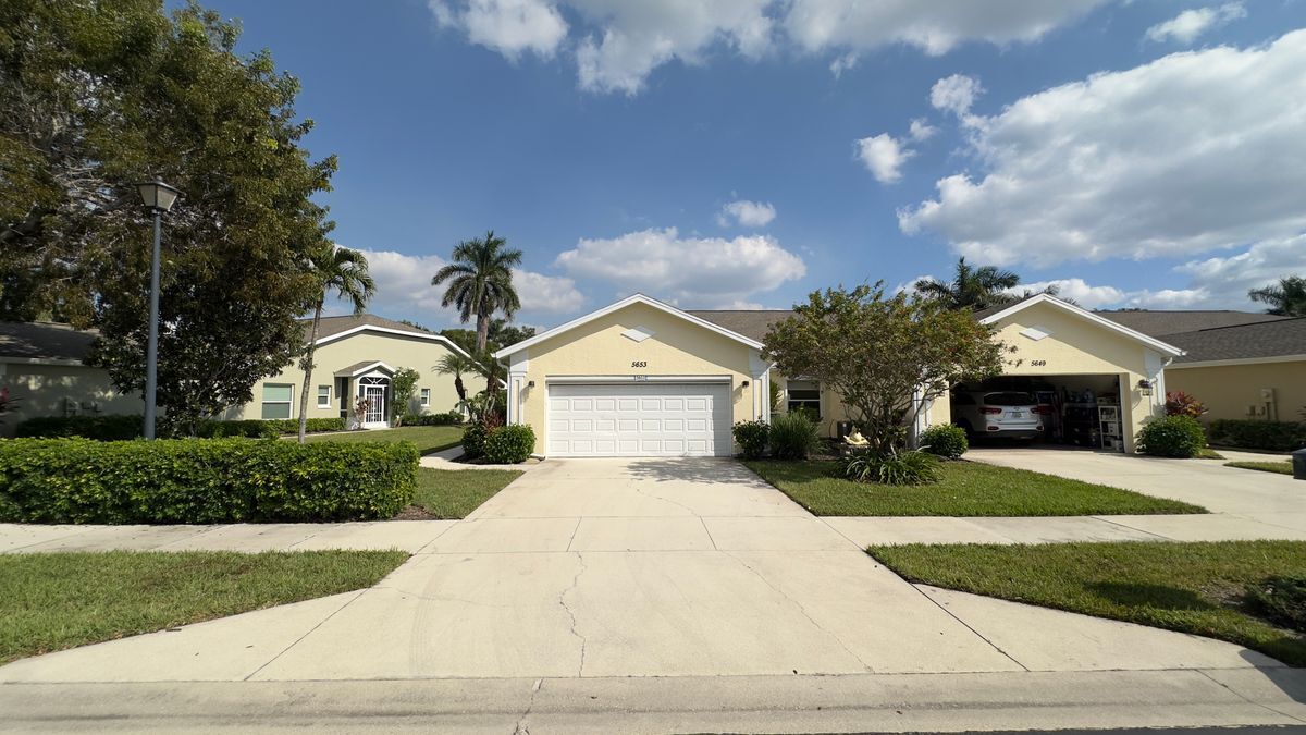 5653 Greenwood Cir in Naples, FL - Building Photo