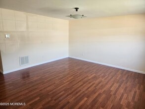1134 Sawmill Rd in Brick, NJ - Foto de edificio - Building Photo