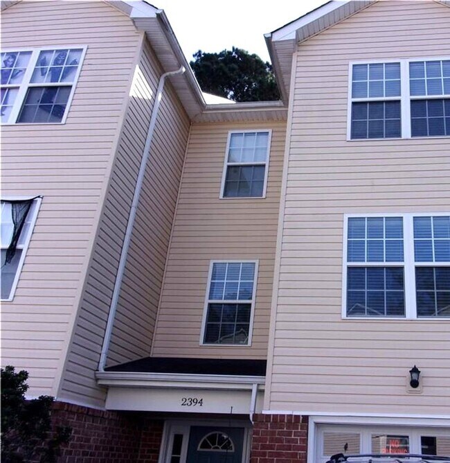 2394 Azalea Garden Rd in Norfolk, VA - Building Photo - Building Photo