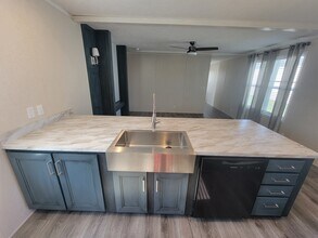 15 Armstrong Ave in Flushing, MI - Building Photo - Building Photo