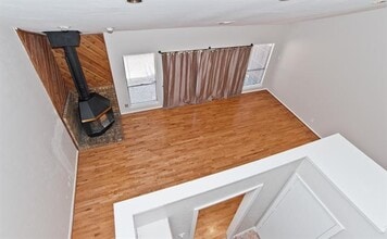 7450 Holly Hill Dr in Dallas, TX - Foto de edificio - Building Photo