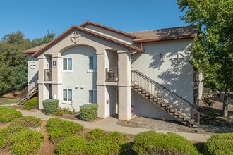 KNOLLS AT GREEN VALLEY in Cameron Park, CA - Foto de edificio - Building Photo
