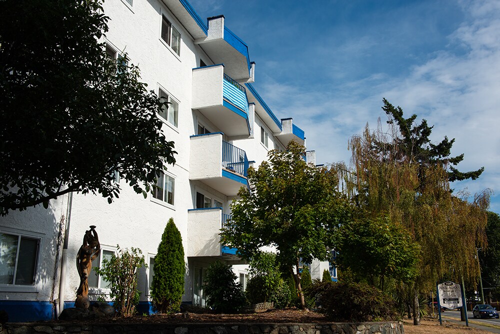 Royal Arcadia in Esquimalt, BC - Building Photo