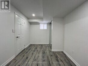 7 Robert Green Crescent in Vaughan, ON - Building Photo - Building Photo