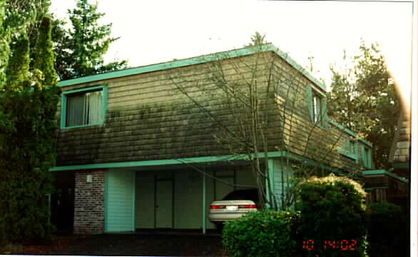 14321 NE 7th Pl in Bellevue, WA - Building Photo