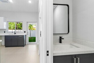 1445 NW 42nd St in Miami, FL - Building Photo - Building Photo