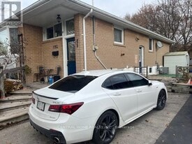 192 Silverbirch Dr in Newmarket, ON - Building Photo