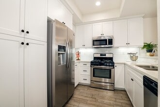 7602 N Courage Way in Los Angeles, CA - Building Photo - Building Photo