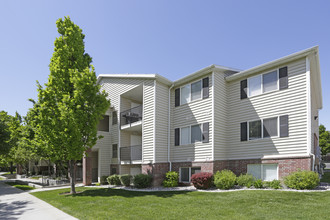 Pinebrook in Ogden, UT - Foto de edificio - Building Photo