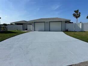 9 Castle Ct in Palm Coast, FL - Building Photo - Building Photo