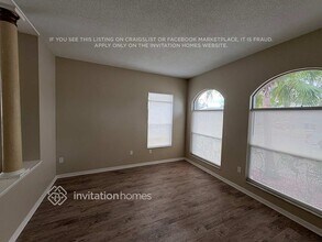 4505 Bedford Ct E in Bradenton, FL - Foto de edificio - Building Photo