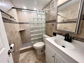 2161 NE 42nd Ct, Unit 108 in Lighthouse Point, FL - Foto de edificio - Building Photo