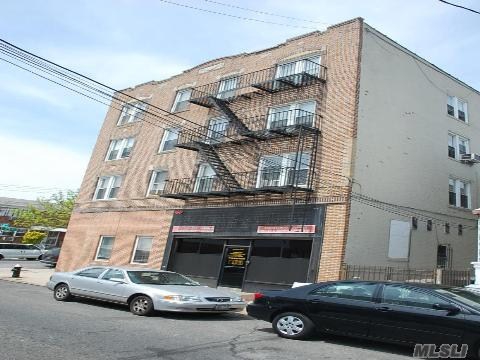 7503 67th Dr in Middle Village, NY - Foto de edificio