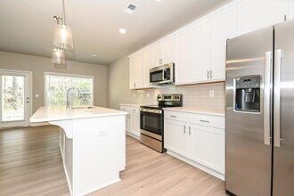818 Calvin Pk Dr in Ball Ground, GA - Building Photo - Building Photo