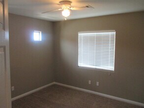 287 Red Eucalyptus Dr in Henderson, NV - Building Photo - Building Photo