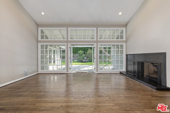 1277 N Norman Pl in Los Angeles, CA - Building Photo - Building Photo