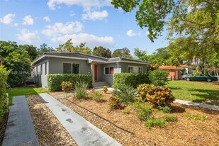 438 Mendoza Ave in Coral Gables, FL - Building Photo