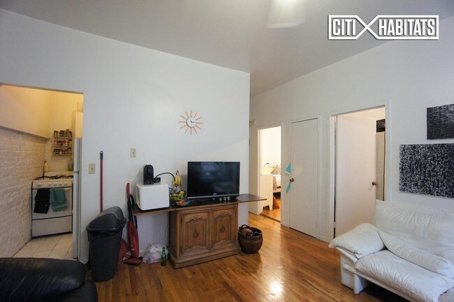 13 W 100th St-Unit -4C in New York, NY - Building Photo - Building Photo
