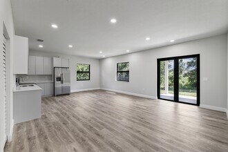 1134 Sunrise Blvd in Lehigh Acres, FL - Building Photo - Building Photo
