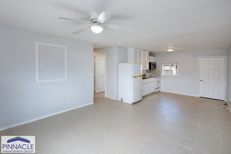 1365 Kuahaka St in Pearl City, HI - Foto de edificio - Building Photo