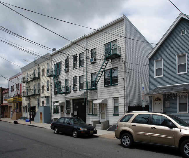 39-41 Adams St in Newark, NJ - Foto de edificio - Building Photo