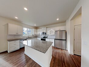 1626 192nd St Ct E in Spanaway, WA - Foto de edificio - Building Photo