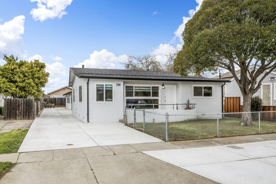 37038 Locust St in Newark, CA - Building Photo