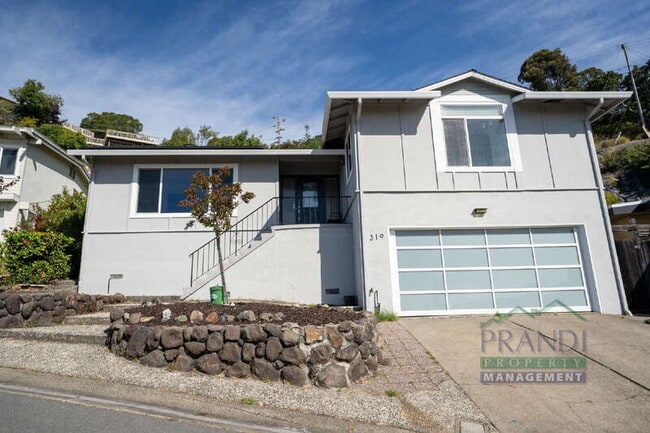 property at 319 Vía La Cumbre