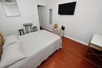 20-28 E 76th St in New York, NY - Building Photo - Building Photo