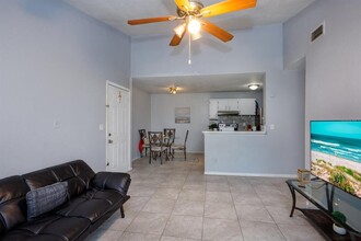 2060 Cascades Blvd in Kissimmee, FL - Building Photo - Building Photo