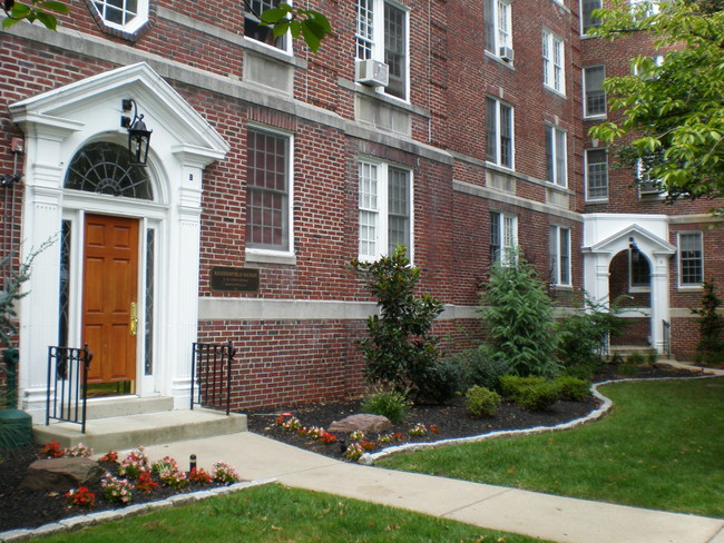 Haddonfield Manor Apartments in Haddonfield, NJ - Foto de edificio - Building Photo