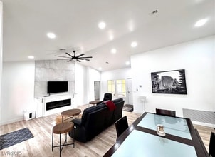9053 Firebird Dr in Las Vegas, NV - Building Photo - Building Photo