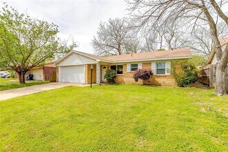 237 NE Murphy Rd in Burleson, TX - Building Photo - Building Photo