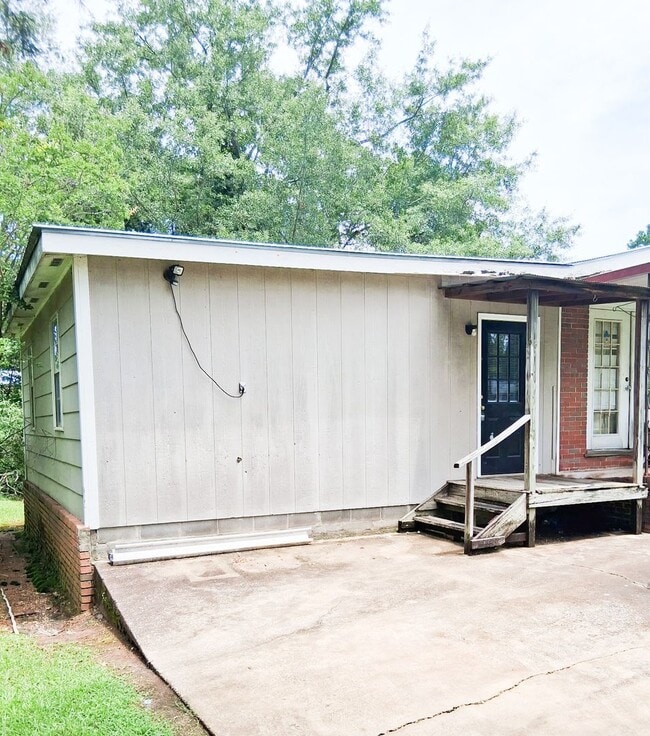 property at 839 Alexandria Rd SW