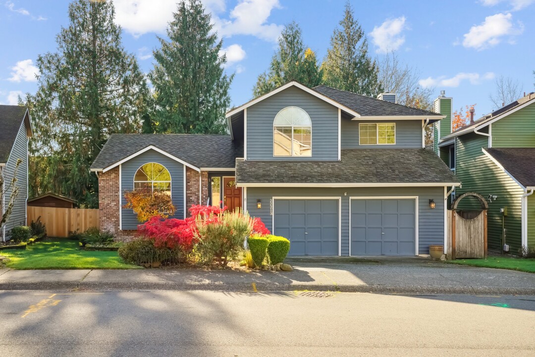 22213 NE 11th Pl in Sammamish, WA - Foto de edificio