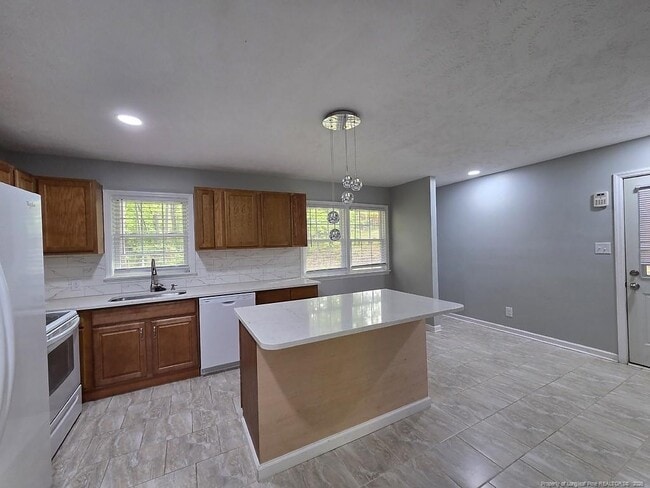 2532 Sourwood Dr in Fayetteville, NC - Building Photo - Building Photo