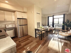 723 S St Andrews Pl in Los Angeles, CA - Building Photo - Building Photo