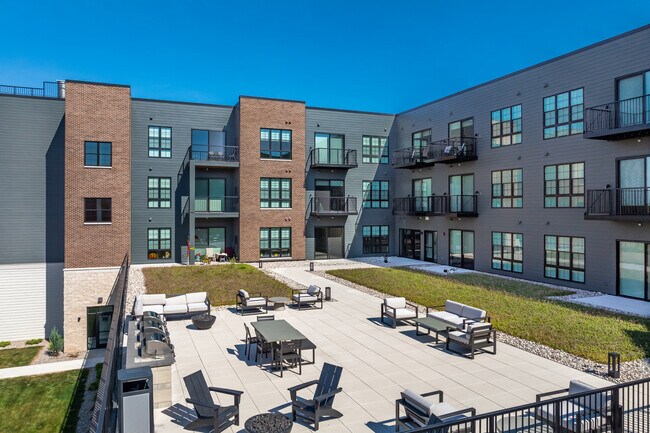 North End in Appleton, WI - Foto de edificio - Building Photo