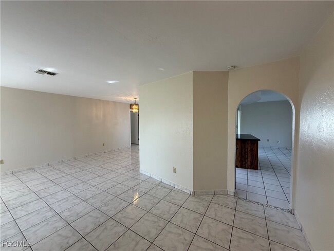 1423 SE 18th Terrace in Cape Coral, FL - Building Photo - Building Photo