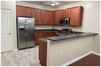 932 Southmoor Dr in Virginia Beach, VA - Building Photo - Building Photo