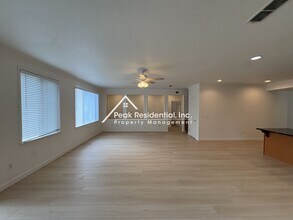 9594 Crisswell Dr in Elk Grove, CA - Building Photo - Building Photo