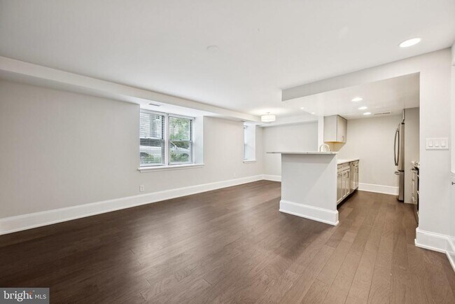 2129 Florida Ave NW in Washington, DC - Building Photo - Building Photo