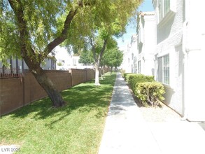 1800 S Edmond St in Las Vegas, NV - Building Photo - Building Photo