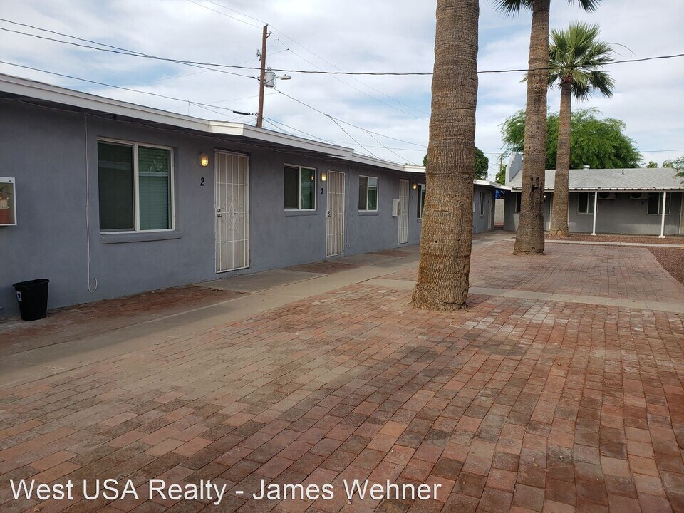 210 E Jones Ave in Phoenix, AZ - Building Photo