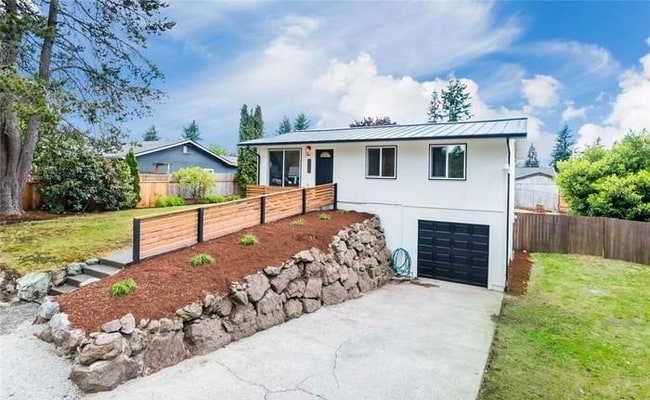 2323 Oak Dr in Steilacoom, WA - Building Photo - Building Photo