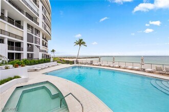 2318 Gulf Shore Blvd N in Naples, FL - Building Photo - Building Photo